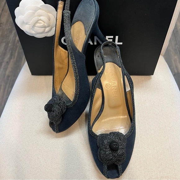 Chanel Vintage CC Logo Black Slingback Camelia Raffia Heels Peep Toe Sandals 8 - Picture 3 of 17